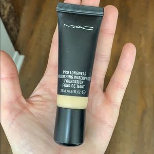 MAC pro longwear foundation